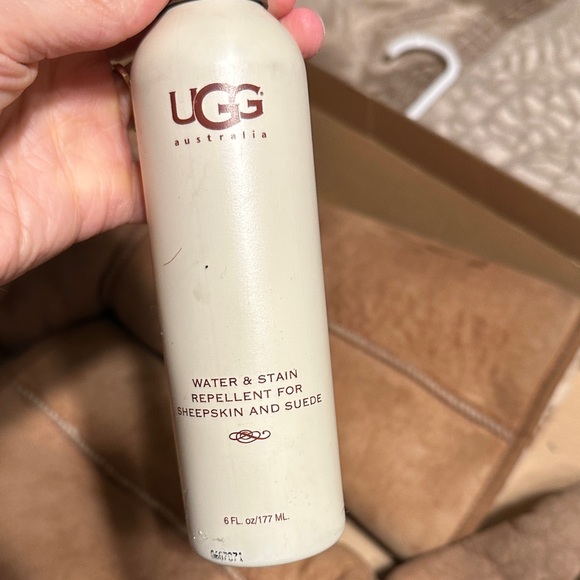 UGG Classic Chestnut Boots - Picture 10 of 11